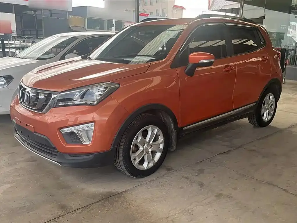Changan CS15 CS15 2016 1.5L Manual Deluxe Edition — photo 1