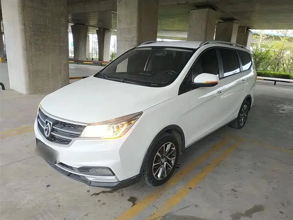 Baojun 730 730 2019 1.5T CVT Fashion 7-seater National VI — photo 1