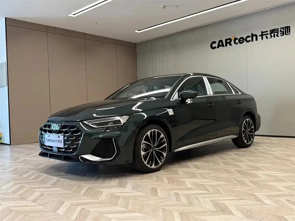 Audi A3 A3 2025 A3L Limousine 35TFSI Flying Spur Premium Edition + Luxury Package — Voir la photo 2