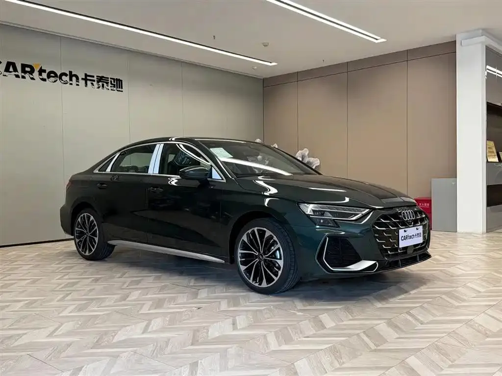 Audi A3 A3 2025 A3L Limousine 35TFSI Flying Spur Premium Edition + Luxury Package — Voir la photo 3