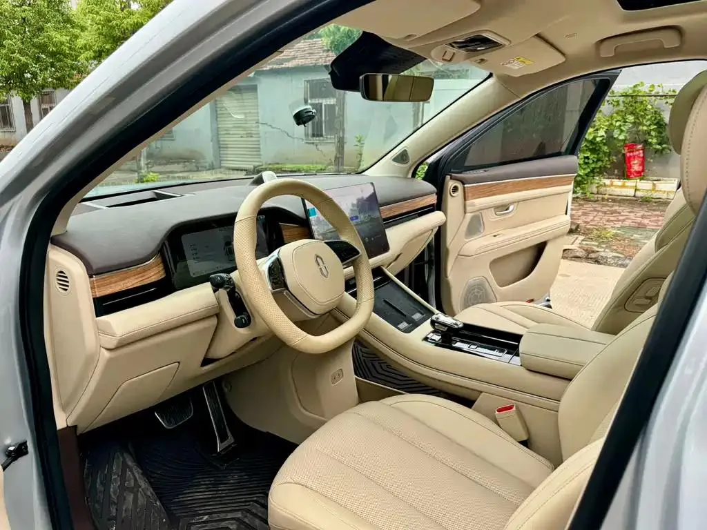 AITO M7 M7 2024 1.5T RWD Plus Edition 6 Seaters — View photo 4