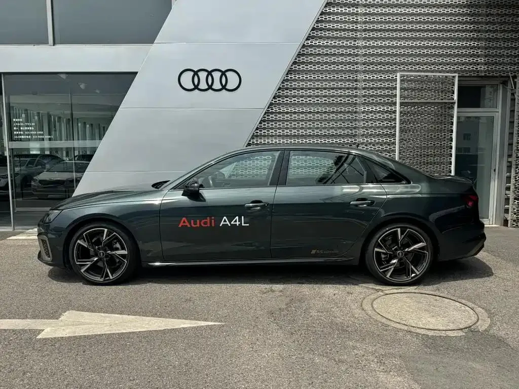 Audi A4L A4L 2024 40 TFSI quattro RS Kit Speed Type — Ver foto 3