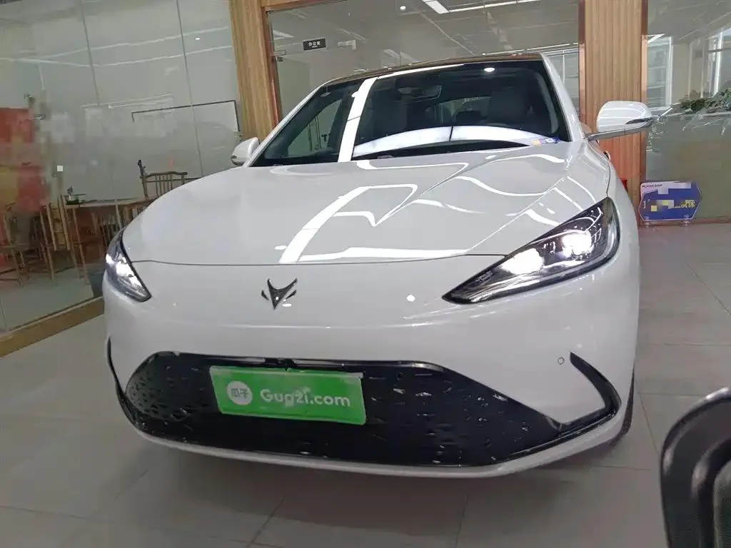 Arcfox ARCFOX αS Jihu Alphard S 2023 525 Forest Edition 175kW — Voir la photo 3