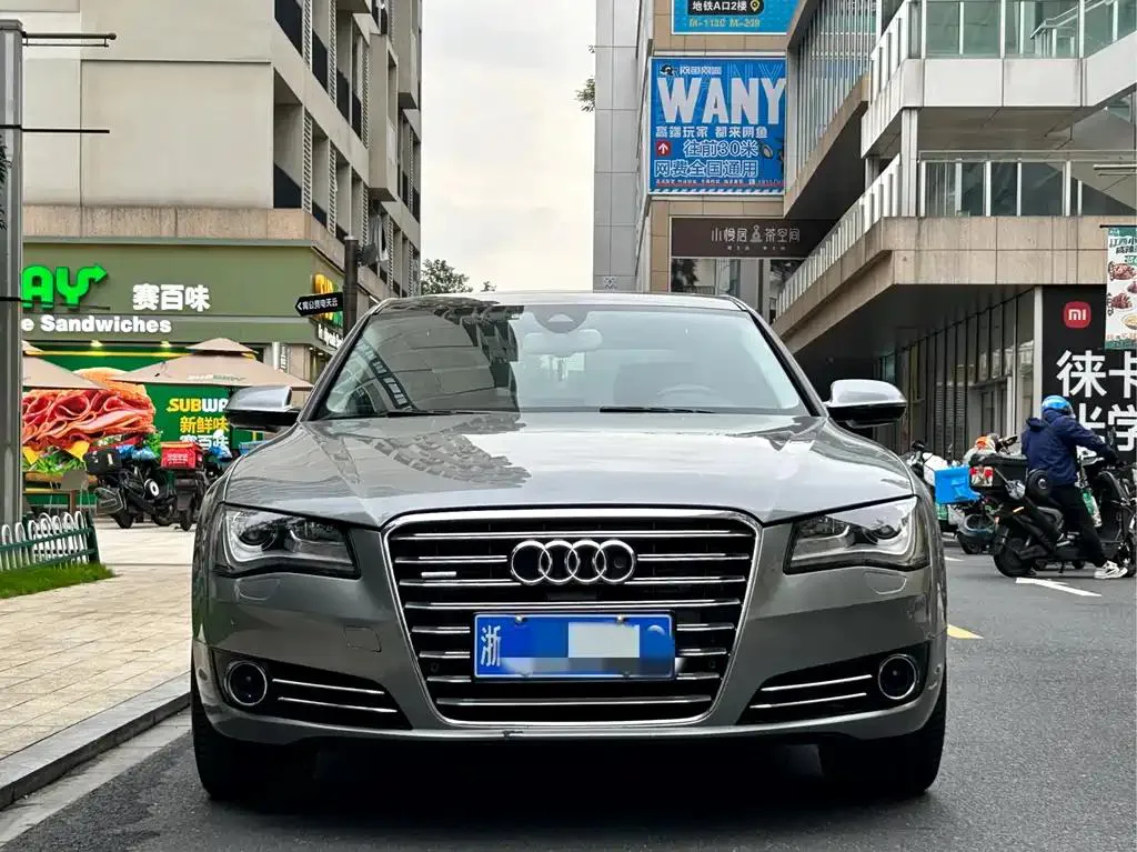 Audi A8 A8 2011 A8L 3.0 TFSI quattro comfort model (213kW) — Voir la photo 2