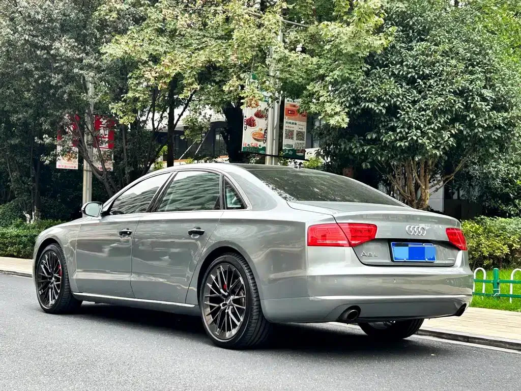 Audi A8 A8 2011 A8L 3.0 TFSI quattro comfort model (213kW) — Voir la photo 4