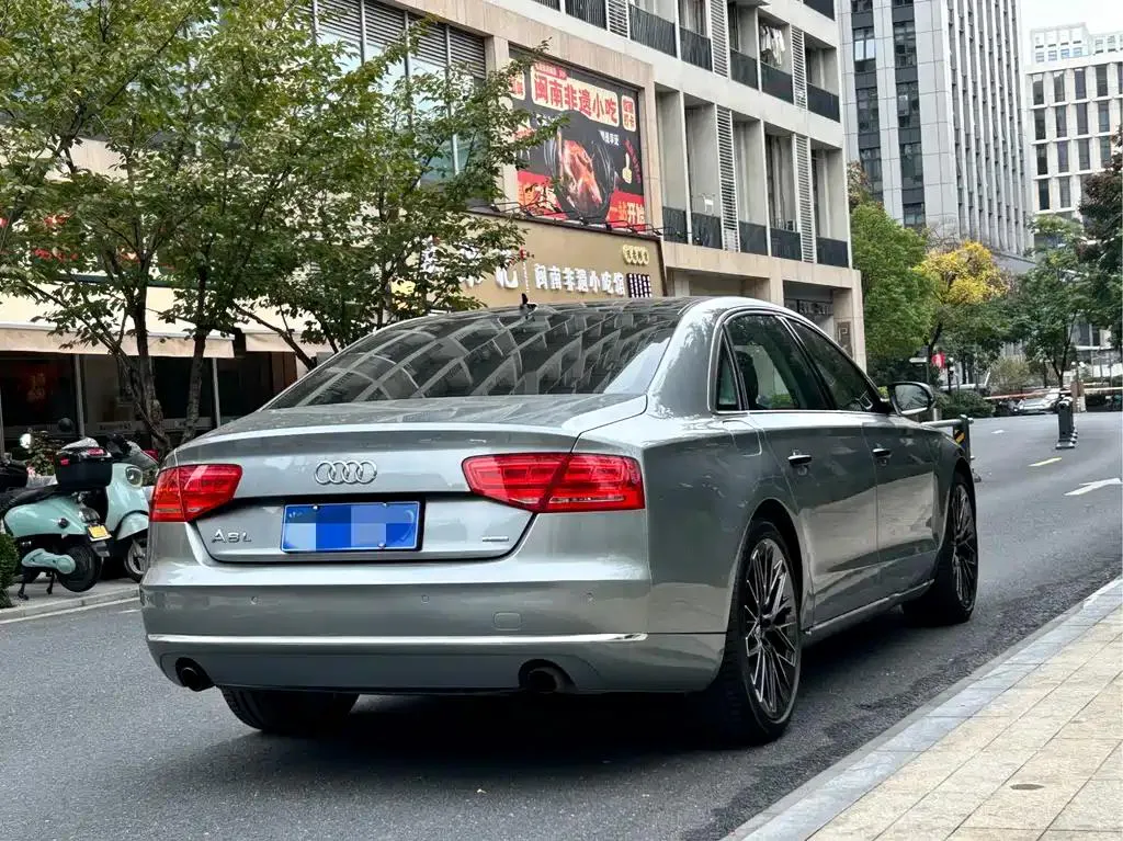 Audi A8 A8 2011 A8L 3.0 TFSI quattro comfort model (213kW) — Voir la photo 6