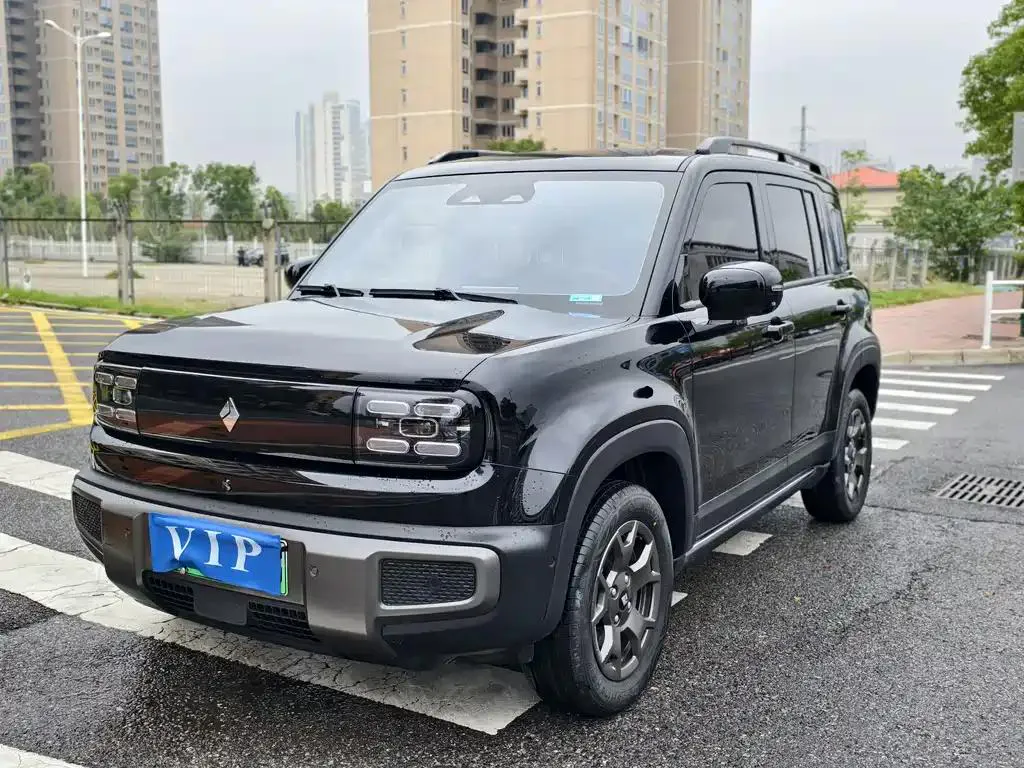 Baojun Baojun Yep — أسود