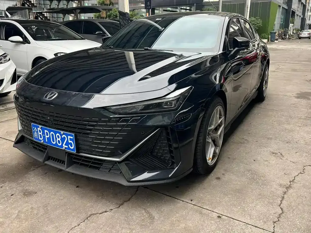 Changan UNI-V UNI-V 2023 1.5T Smart Pilot Edition — photo 1