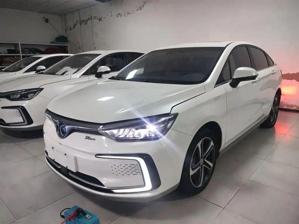 BAIC Motor BAIC Beijing EU5 2018 R500 Smart Wind Edition — photo 1
