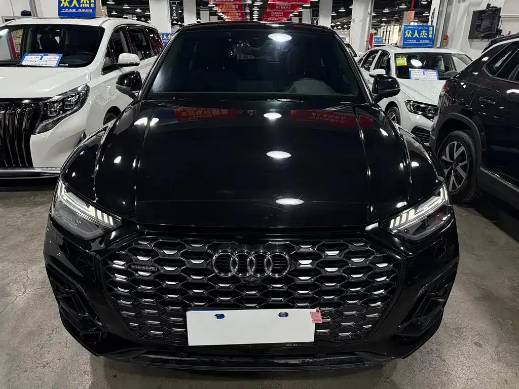 Audi Audi Q5L Sportback — Black