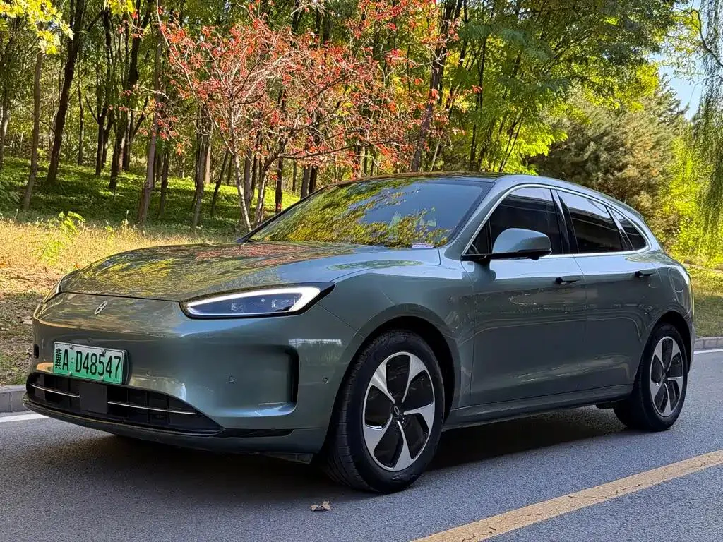 AITO AITO M5 — Vert