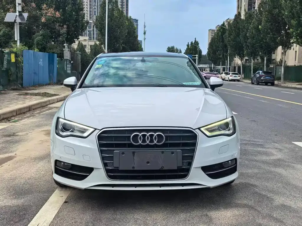 Audi A3 A3 2015 Sportback 35 TFSI Millionth Anniversary Comfort Edition — Voir la photo 2