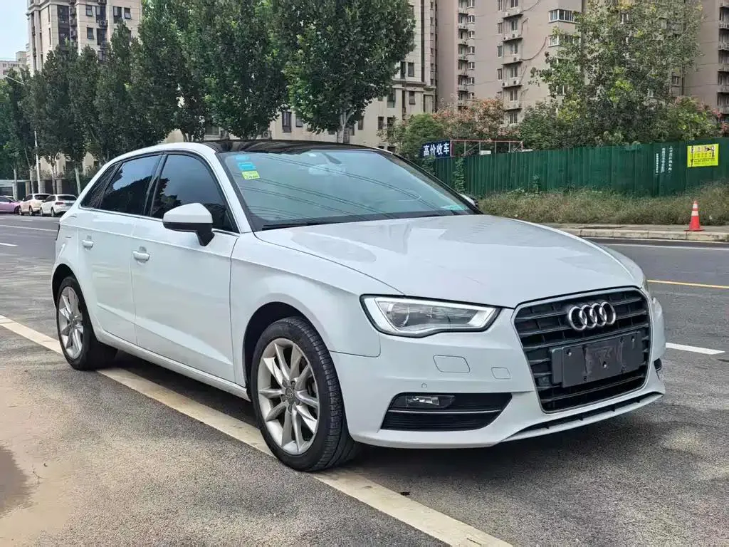 Audi A3 A3 2015 Sportback 35 TFSI Millionth Anniversary Comfort Edition — Voir la photo 3