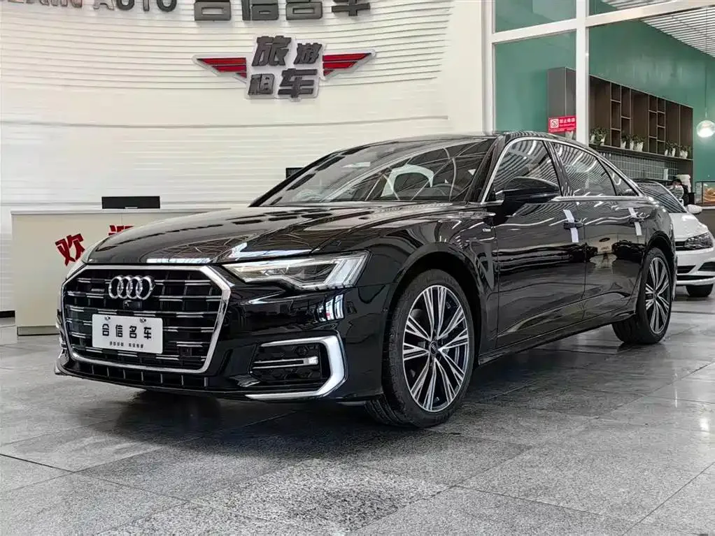 Audi Audi A6L — أسود