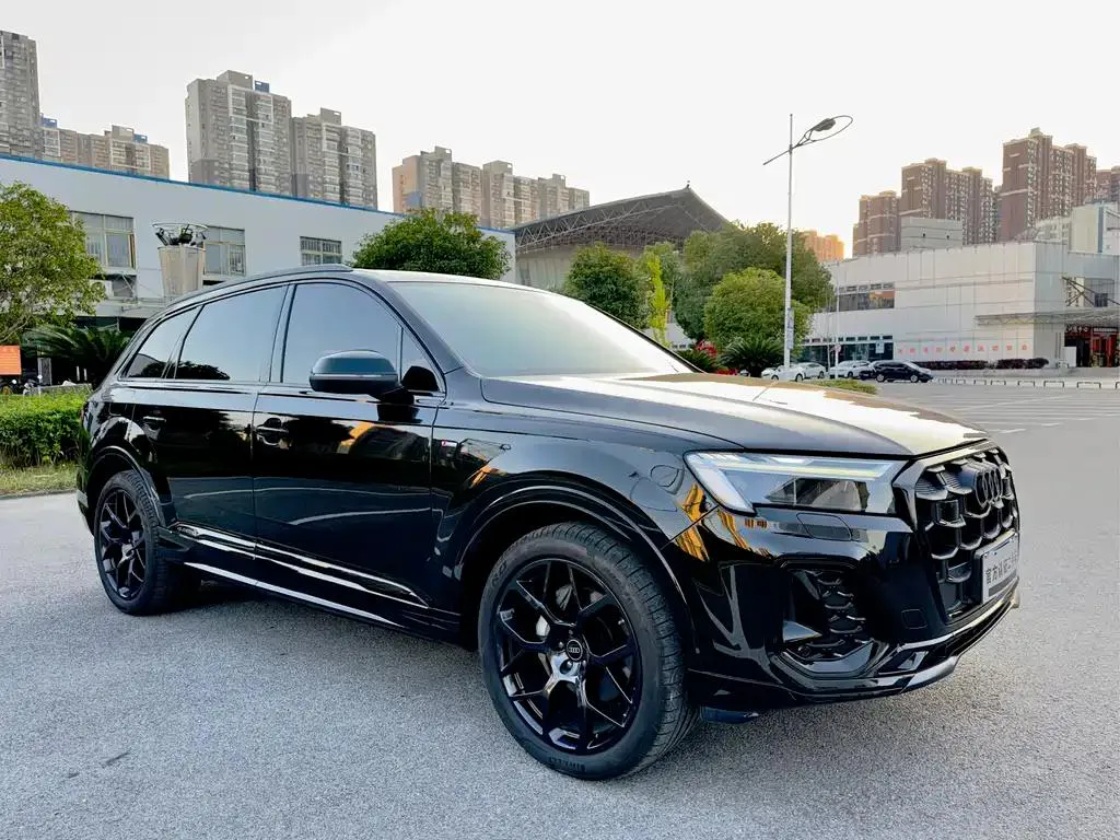 Audi Q7 Q7 2025 45 TFSI quattro S line Black Warrior — Voir la photo 3
