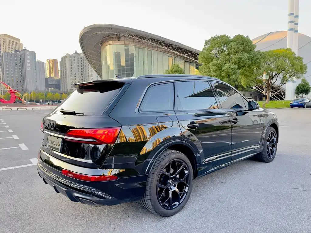 Audi Q7 Q7 2025 45 TFSI quattro S line Black Warrior — Voir la photo 4