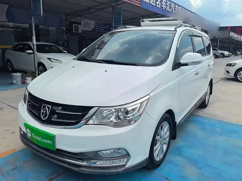 Baojun 730 730 2016 1.5T Manual Luxury 7 Seaters — photo 1