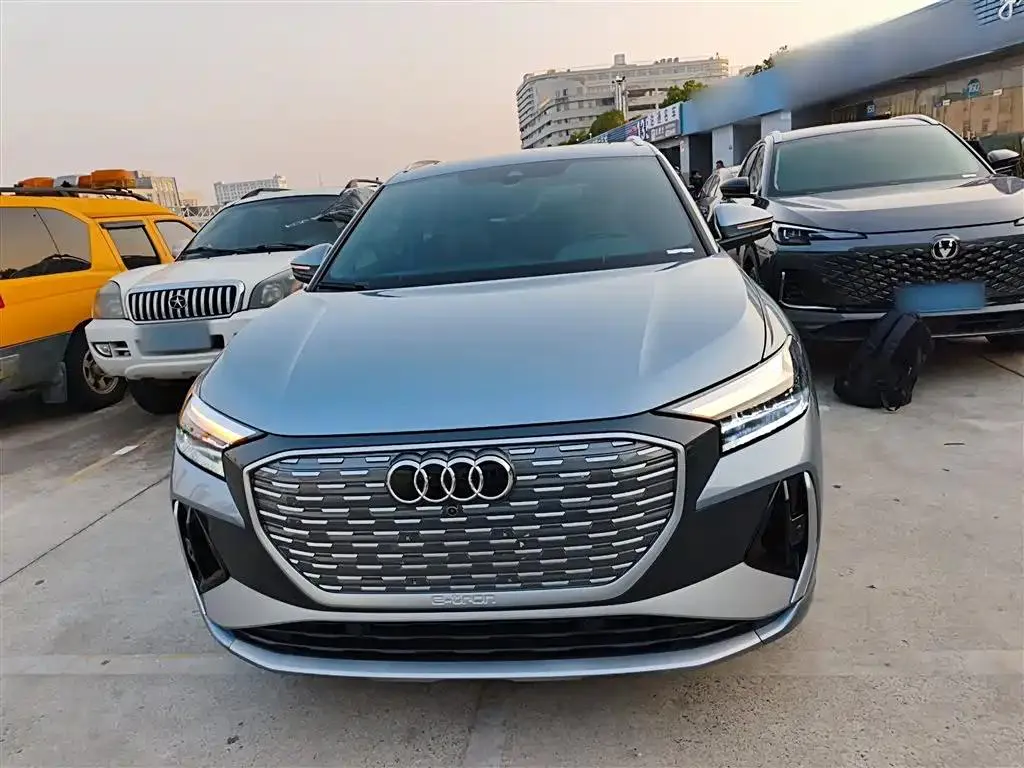 Audi Q4 e-tron Q4 e-tron 2024 40 e-tron Creative Edition — View photo 3