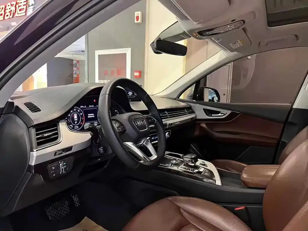 Audi Q7 Q7 2018 45 TFSI Technology Edition — عرض الصورة 4