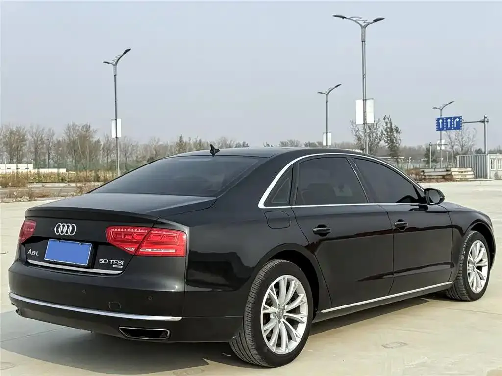 Audi A8 A8 2012 A8L 50 TFSI quattro Luxury Edition — Voir la photo 6
