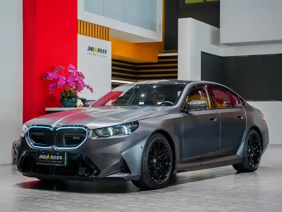 BMW BMW M5 EV — Silver / Gray