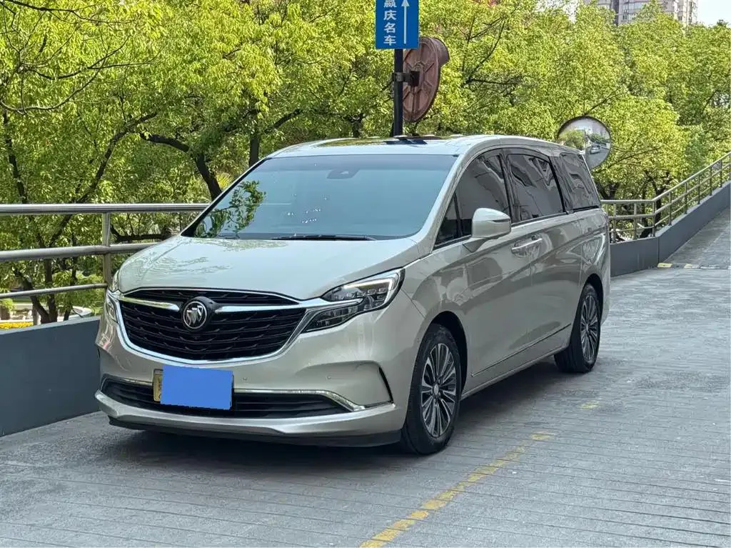 Buick Buick GL8 — Champagne