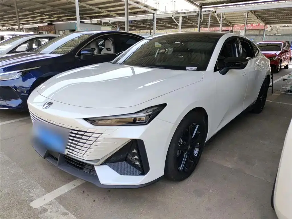 Changan UNI-V UNI-V 2024 1.5T High Energy Edition — photo 1