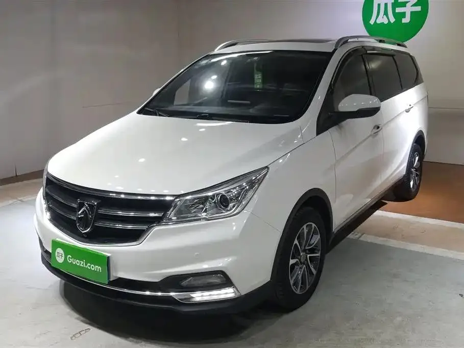 Baojun 730 730 2019 1.5T CVT flagship model 7-seater National V — photo 1