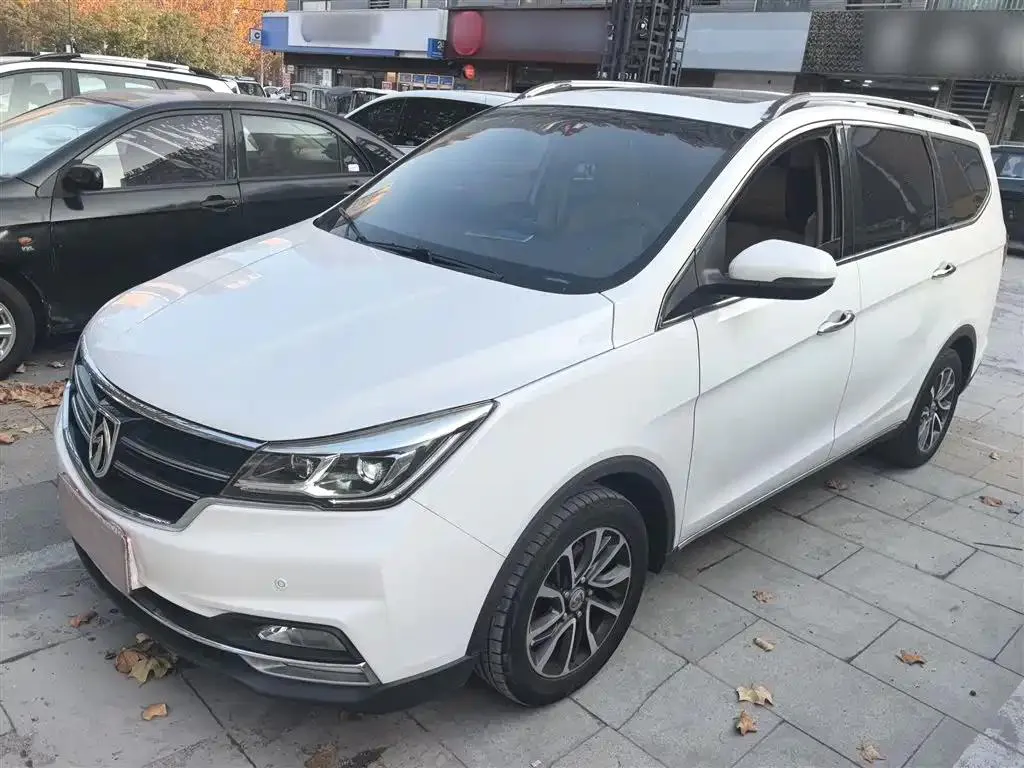 Baojun 730 730 2017 1.8L iAMT Luxury 7-seater — photo 1