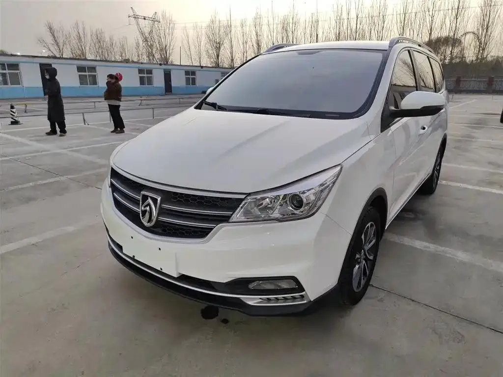 Baojun 730 730 2021 1.5L Manual Fashion 7 Seater — photo 1