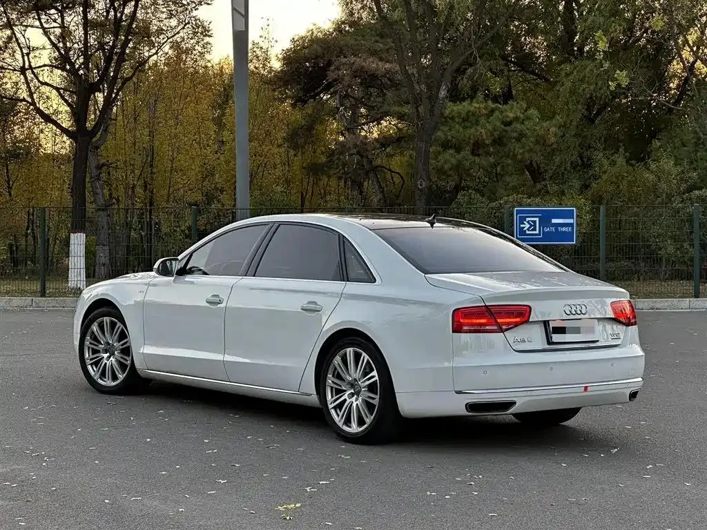 Audi A8 A8 2012 A8L 6.3 FSI W12 quattro — Voir la photo 4