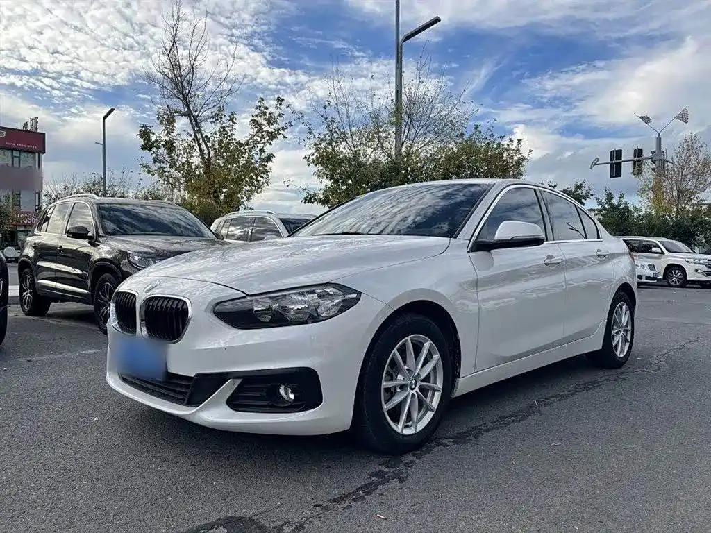 BMW 1 Series 1 Series 2018 facelift 118i Fashion Edition — photo 1