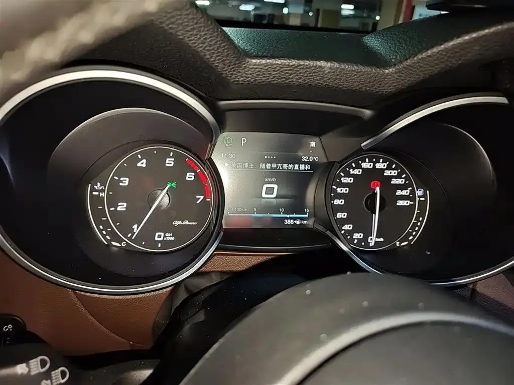 Alfa Romeo Stelvio Stelvio 2017 2.0T 280HP Deluxe Edition — عرض الصورة 4
