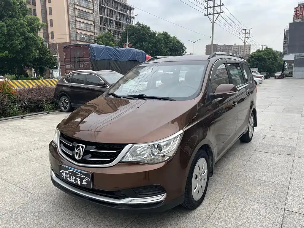 Baojun 730 730 2016 model 1.5L manual standard 7-seater National V — photo 1