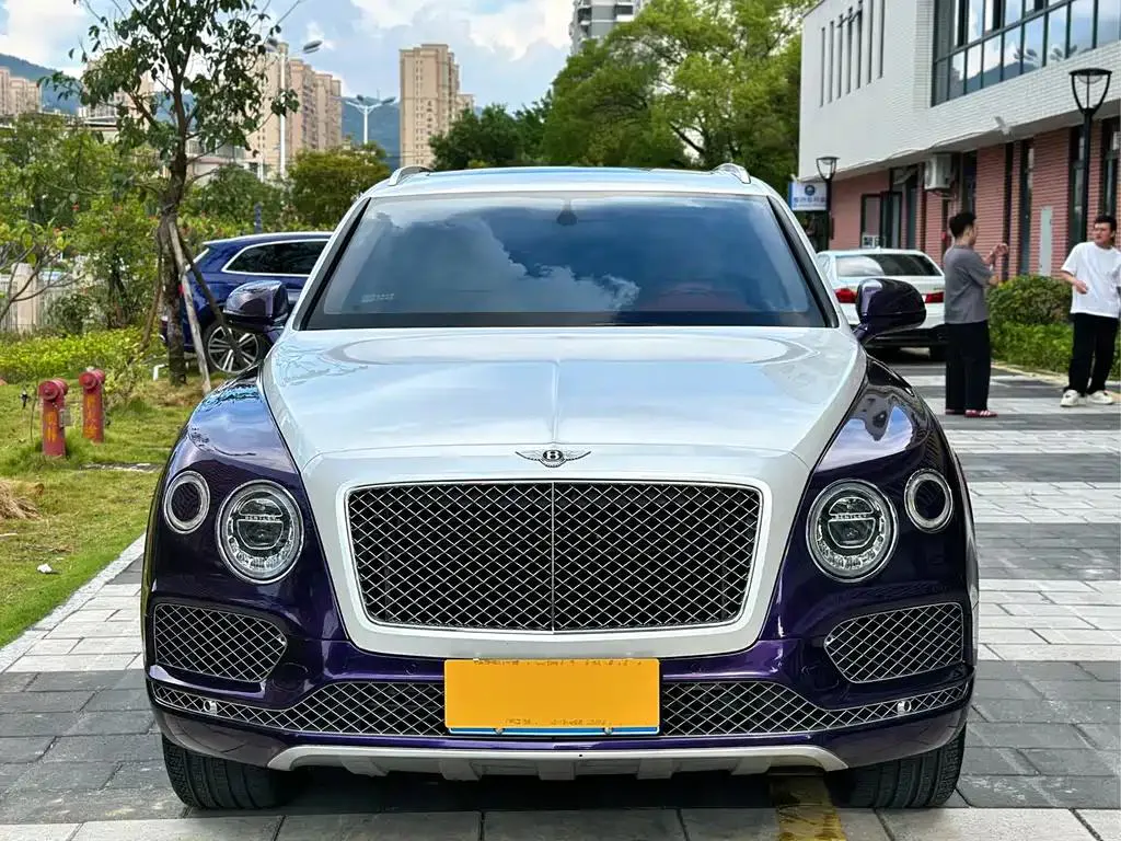 Bentley Bentley Bentayga — Red