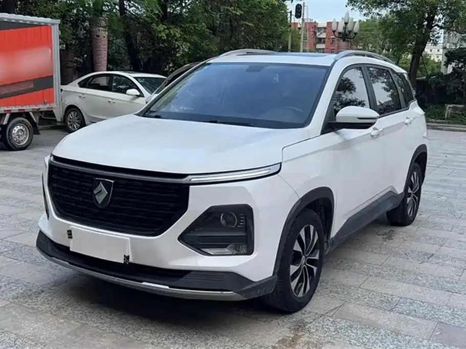Baojun 530 530 2020 1.5T CVT Premium Connected 7-seater — photo 1