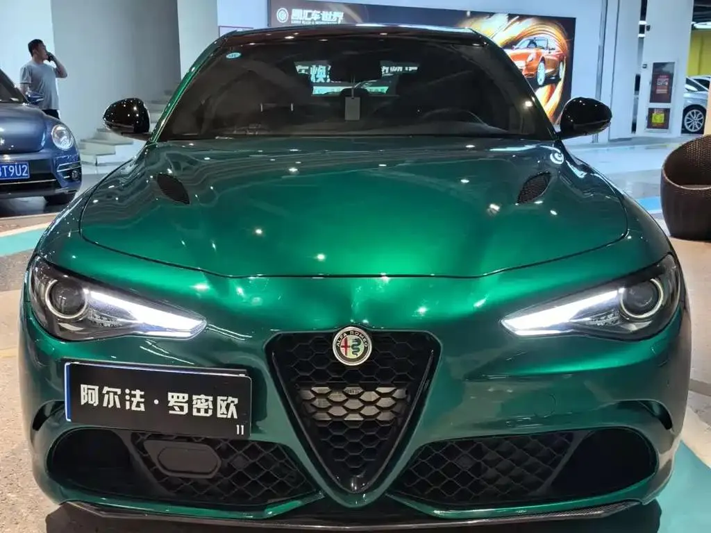 Alfa Romeo Giulia Giulia 2022 2.9T Four-Leaf Clover Edition — Ver foto 2