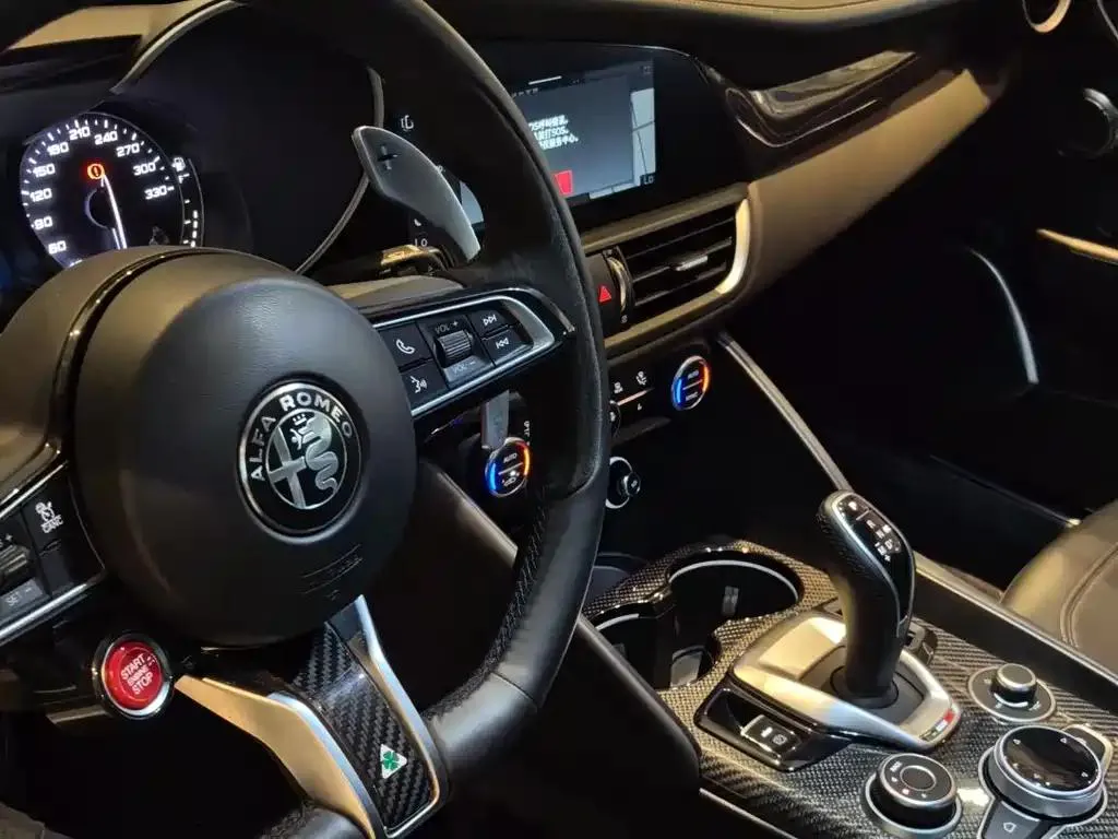 Alfa Romeo Giulia Giulia 2022 2.9T Four-Leaf Clover Edition — Ver foto 4