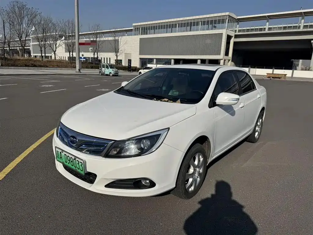 BYD e5 e5 2017 300 Premium Edition — photo 1