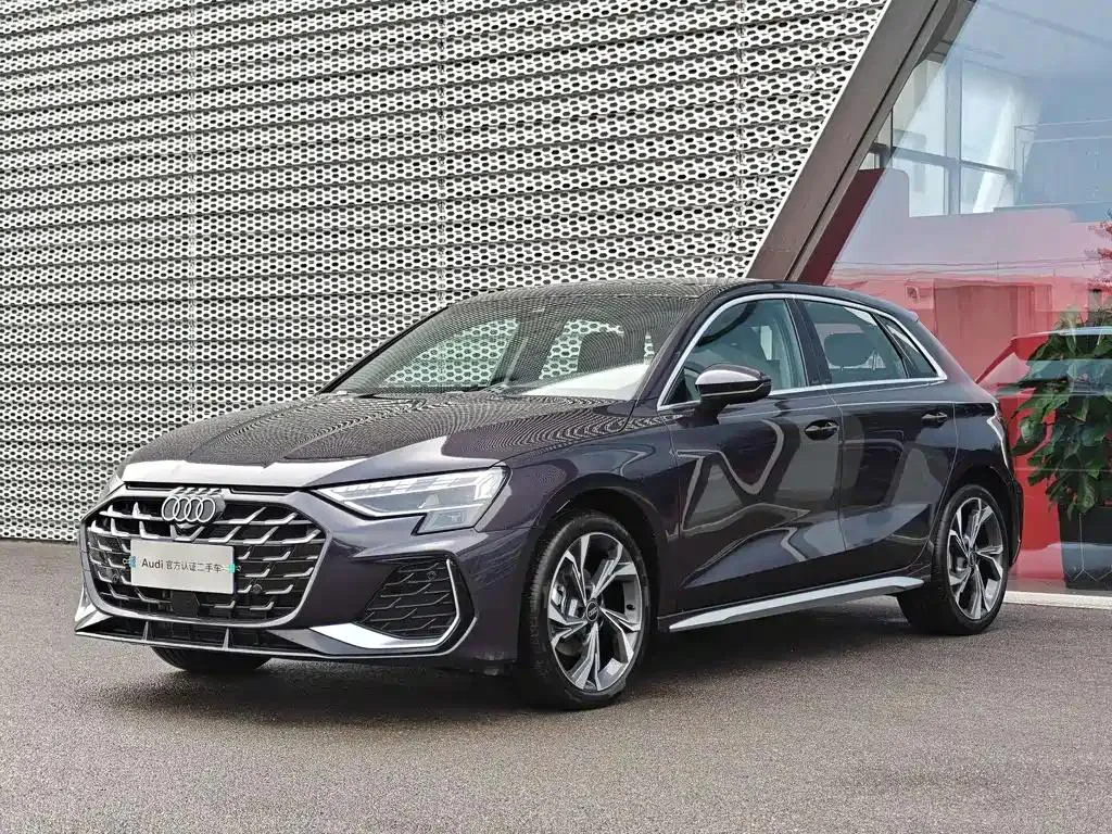 Audi A3 A3 2025 Sportback 35TFSI Flying Spur Premium Edition — photo 1