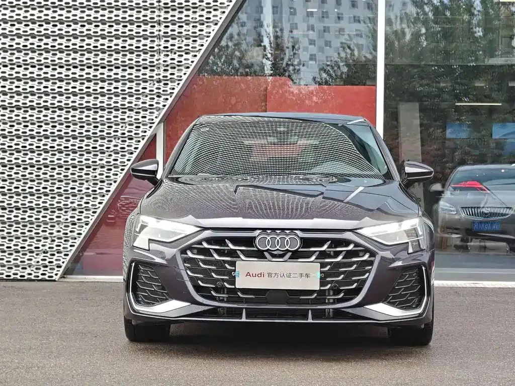 Audi A3 A3 2025 Sportback 35TFSI Flying Spur Premium Edition — Ver foto 2