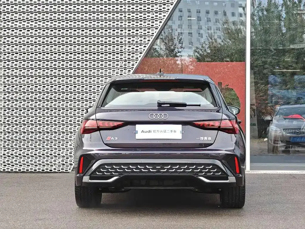 Audi A3 A3 2025 Sportback 35TFSI Flying Spur Premium Edition — Ver foto 4