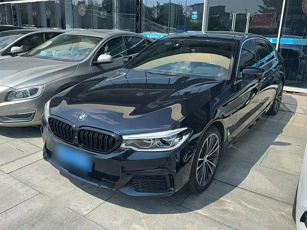 BMW 5 Series 5 Series 2020 530Li Exclusive M Sport Package — photo 1