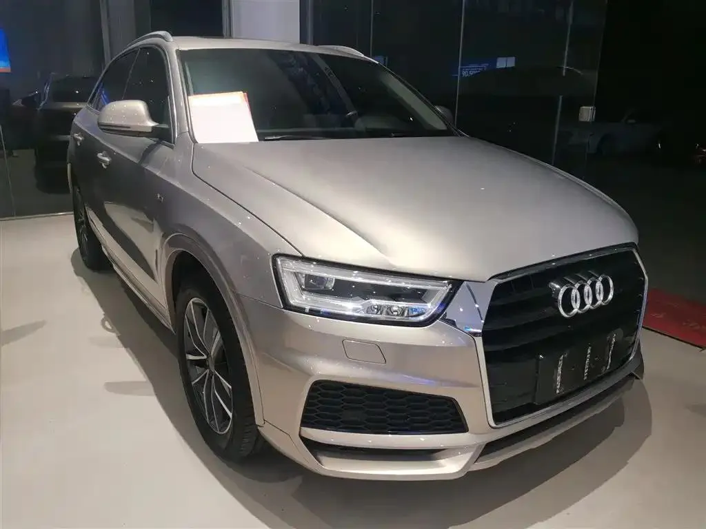 Audi Q3 Q3 2018 30 TFSI Fashion Collector's Edition — Voir la photo 4