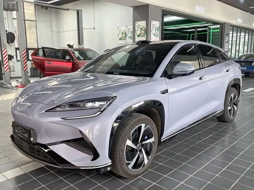 BYD BYD Sealion 07 — Rojo