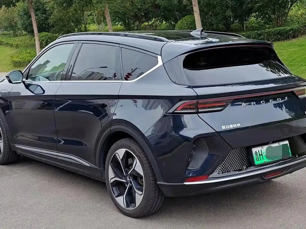 Arcfox ARCFOX αT Jihu Alphard T 2021 600H — Ver foto 5