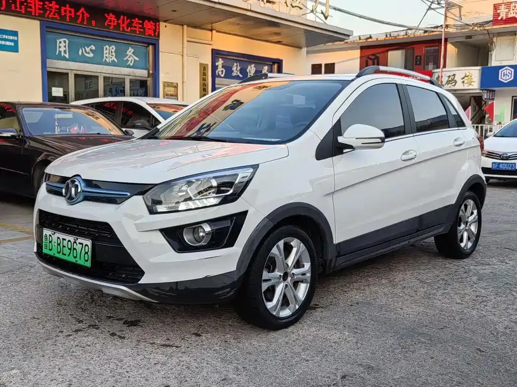 BAIC BAIC BJEV BAIC — Blanc