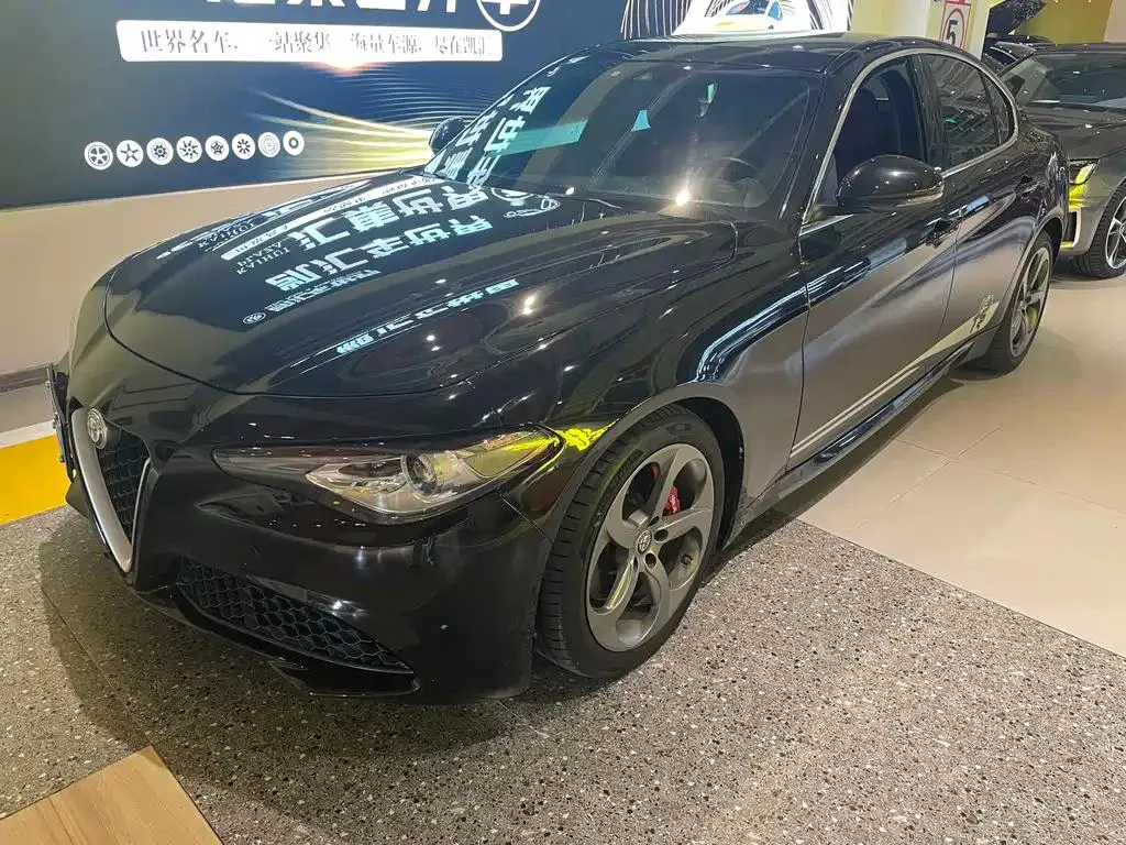 Alfa Alfa Romeo Giulia — أسود