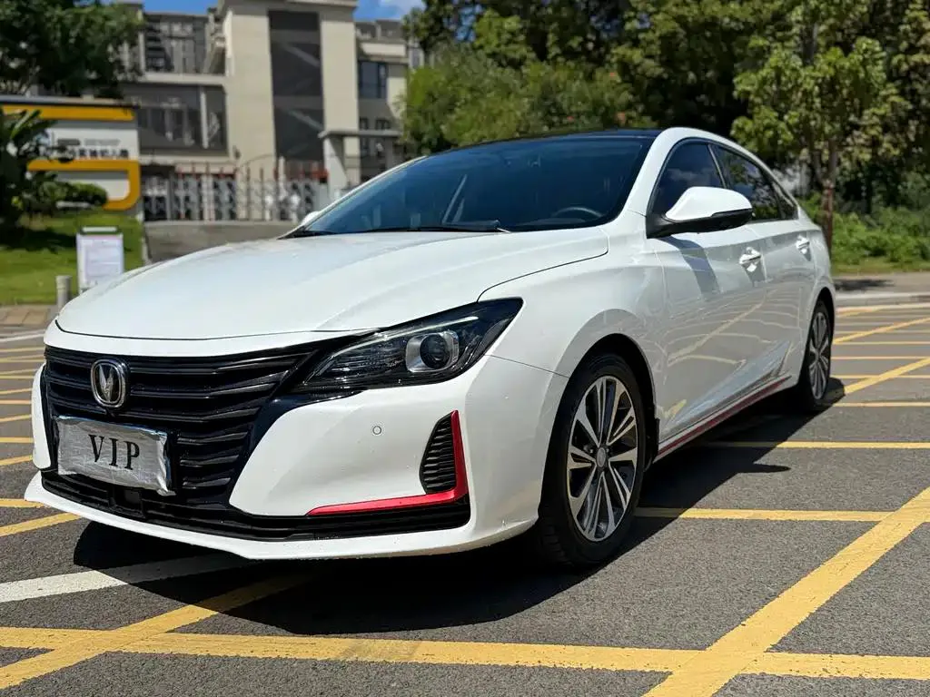 Changan Changan Raeton CC — أبيض