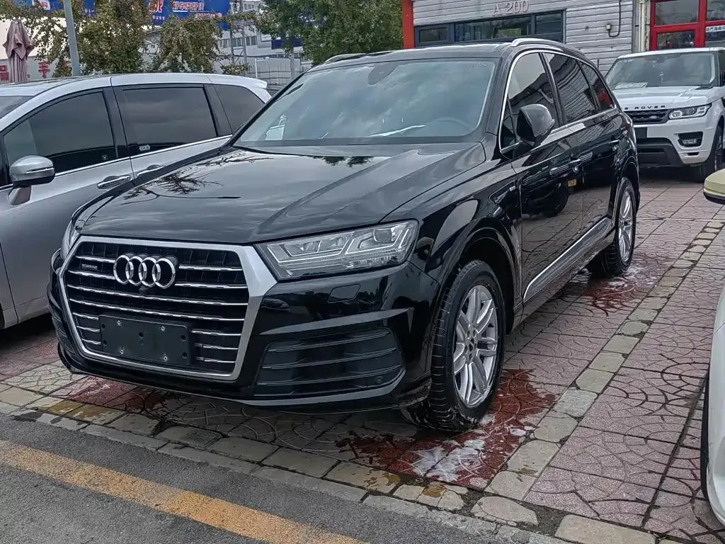 Audi Audi Q7 — Black
